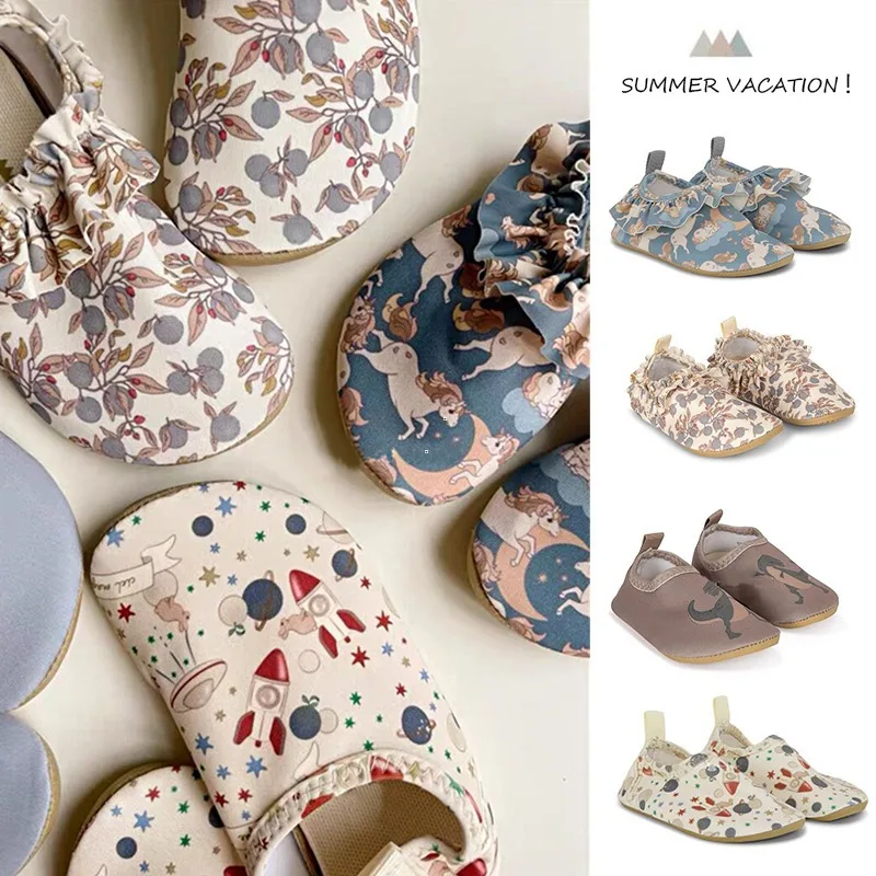 

2026 Summer Multi-Themed Cartoon Prints Kids Beach sock shoes Cut-Resistant Design snorkeling shoes Skin-Friendly Non-Slip