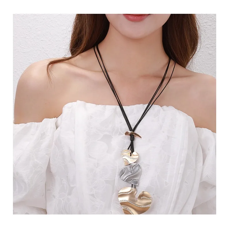 

Hot Sale New Long Sweater Chain Love Diamond Retro Women's Fashion Pendant Necklace