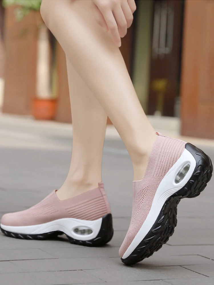 Stijl van sportieve moederschoenen Ademend schoeisel Middelbare leeftijd Mesh sportschoenen Casual dikke zool Hoogteverhogende schudschoenen - afbeelding 2
