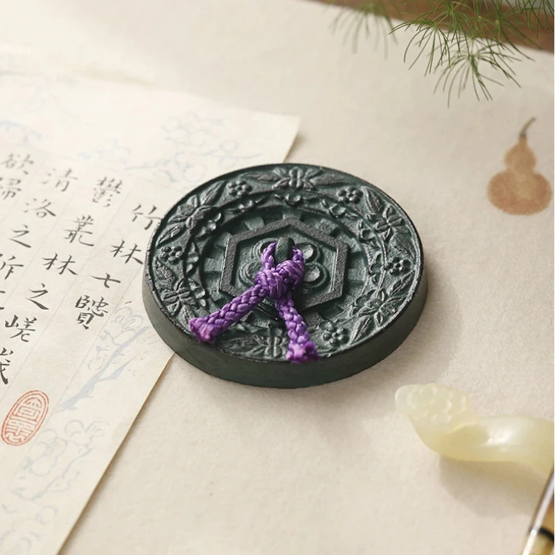 Antique Style Cast Iron Paperweight Metal Calligraphy Weight Retro Desktop Decor Ornament Chinese Traditional Stationery Craft