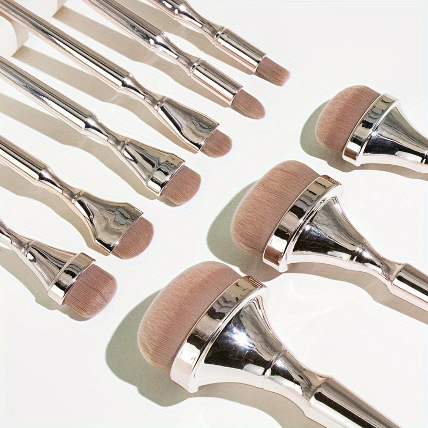 ชุดแปรงแต่งหน้ารูปไข่ระดับพรีเมียม 9 ชิ้น - ด้ามจับชุบไฟฟ้า ไร้แอลกอฮอล์ ทุกสภาพผิว - ของขวัญสําหรับผู้หญิงในอุดมคติ