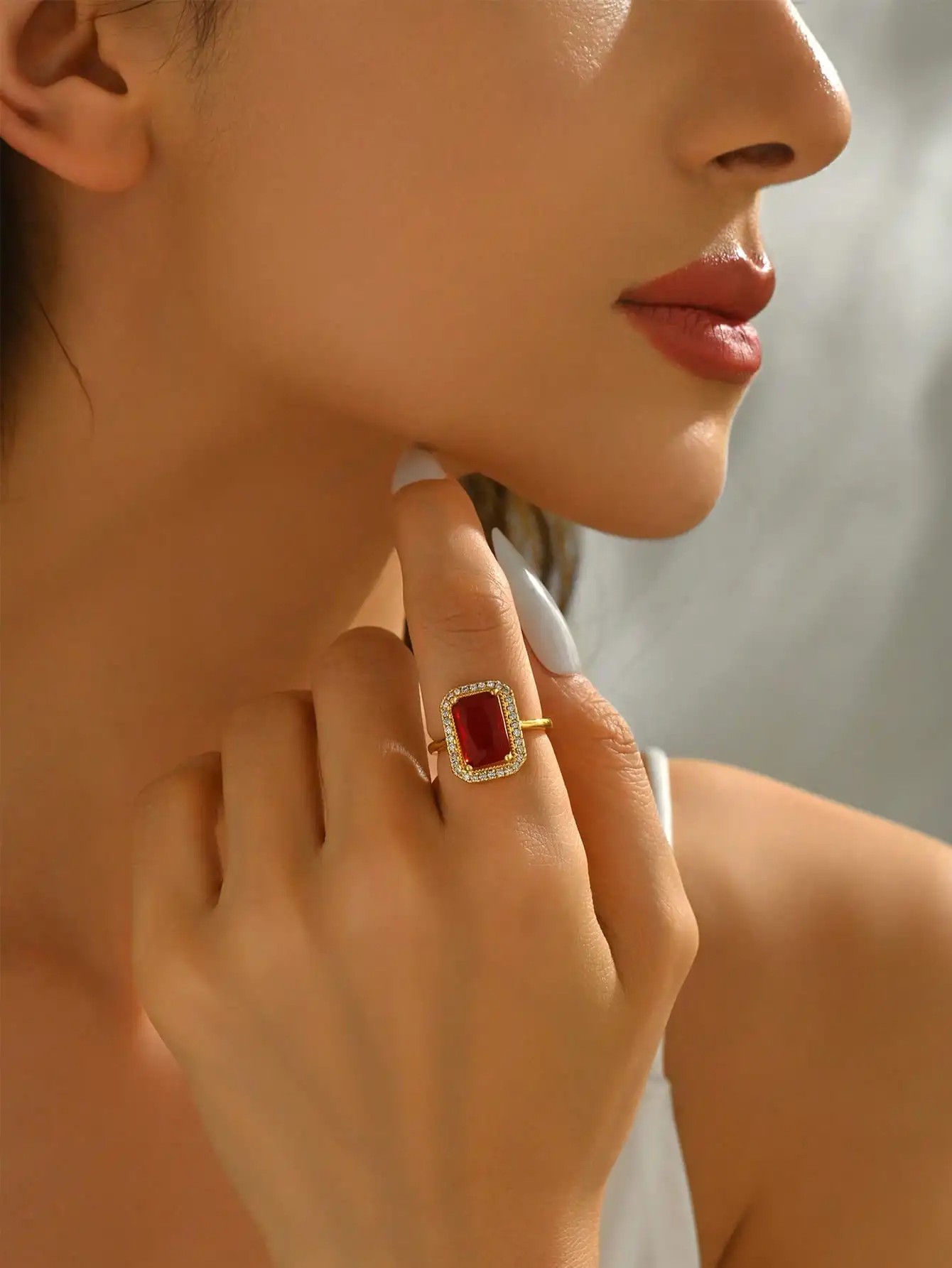 1 Piece Copper Palace-Style Rectangular Open Ring Inlaid with Large Red Rhinestones, New 18K Gold-Colored Jewelry Ring, Vintage Luxurious and Fashionable, Suitable for Women's Daily Wear, Parties, Gatherings, as a Gift for Mom, Gift for Elders, Social Gift-Giving