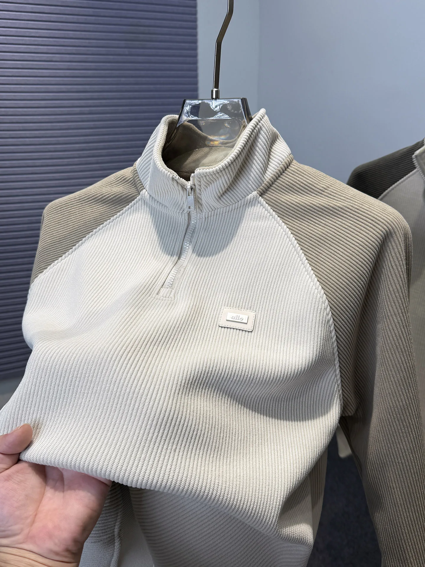 

Утепленная мужская зимняя куртка с высоким воротником на молнии, приталенного кроя, для спорта и повседневной носки, из полиэфирного волокна