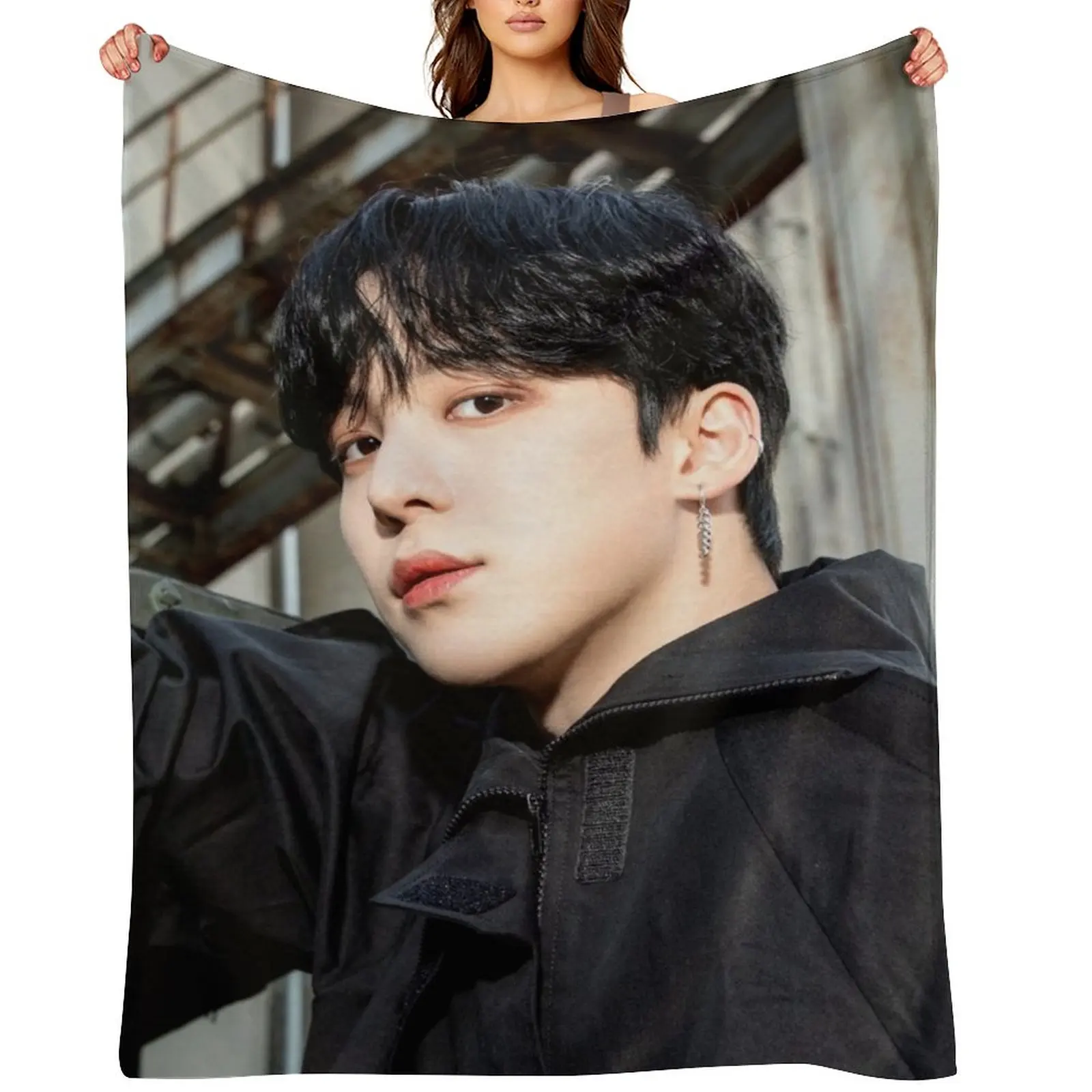 

ATEEZ YUNHO THE WORLD EP.1 : MOVEMENT GUERRILLA Throw Blanket Heavy Hair halloween sofa bed Blankets