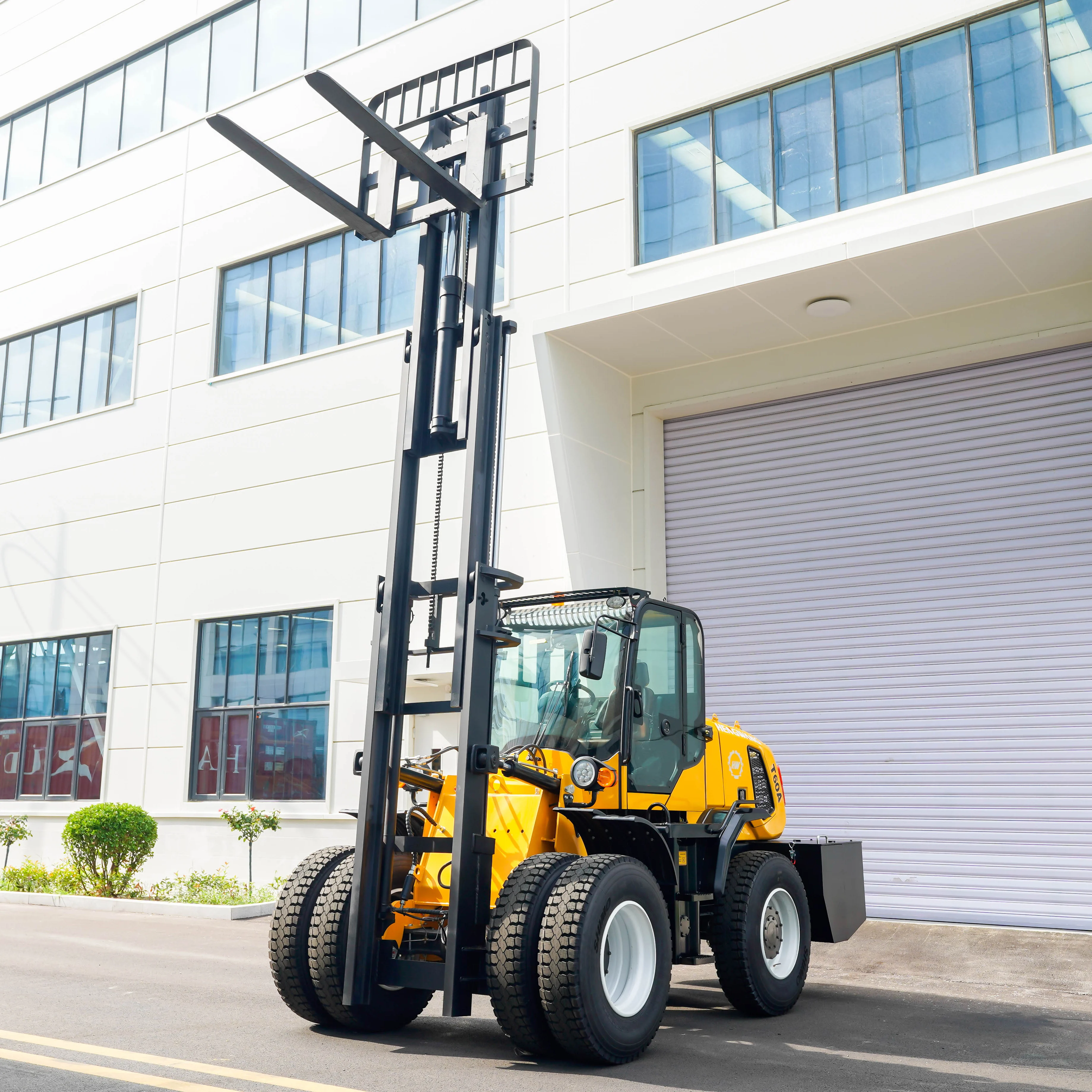 6 ton All-terrain Off-Road Forklift 4-Wheels Hydraulic Forklifts 4x4 Customizable Material Handling Equipment for Rough Terrain
