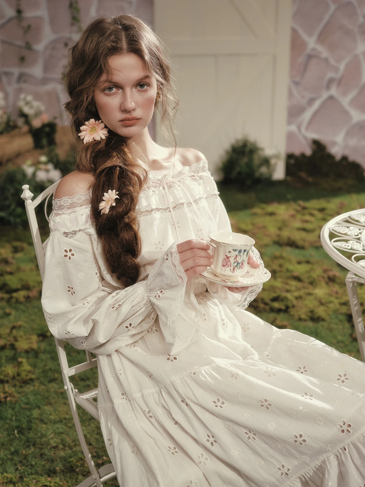 เดรสผู้หญิง TIYIHAILEY ผ้าฝ้าย 100% แขนยาว ความยาวระดับกลางน่อง ไซส์ S-L สไตล์วินเทจ เอวสูง คอเฉียง ปี 2026 ตกแต่งด้วยผ้าลูกไม้