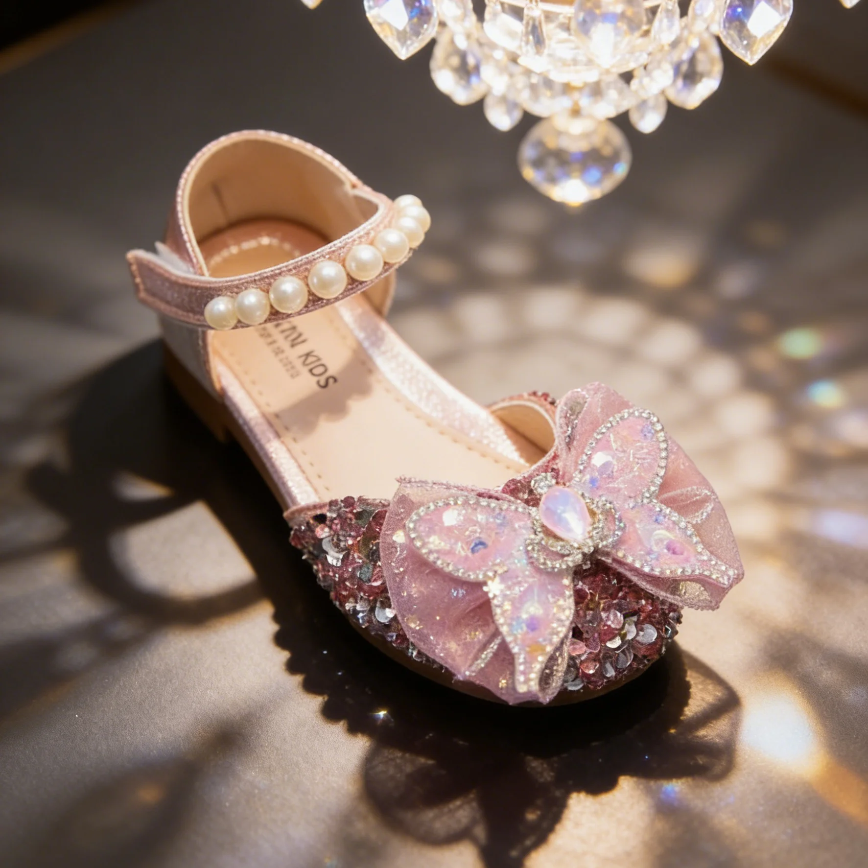 

Детская повседневная обувь из искусственной кожи, весенние туфли с мультяшным рисунком и бантом для девочек, противоскользящая мягкая подошва, дышащие, золотистые, серебристые, размеры 23-34