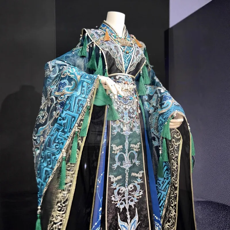Autumn Heavy Industry Embroidery Bronze Tree Clothing Restoration Wei, Jin, Southern and Northern Dynasties Hanfu Suit