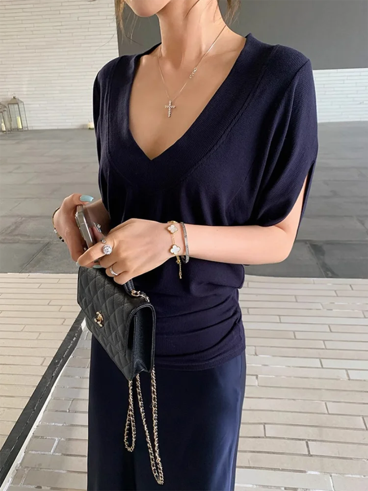 

Черная однотонная тонкая элегантная базовая футболка с коротким рукавом Симпатичная одежда Y2K Белые футболки с v-образным вырезом для женщин Летние свободные топы