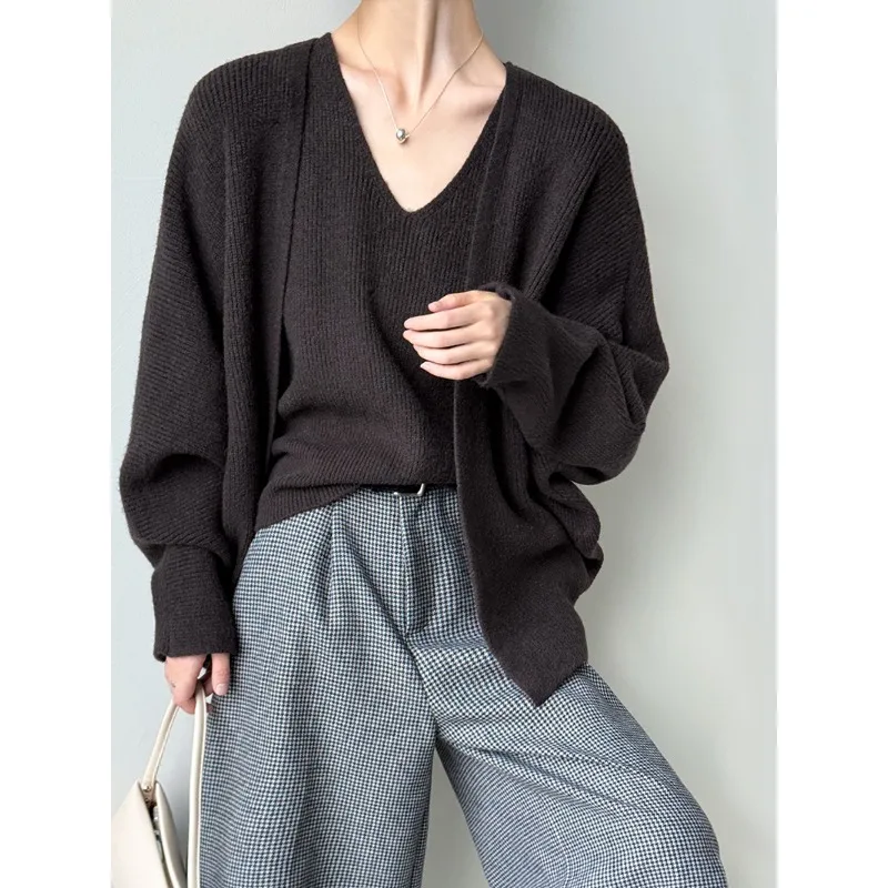 Sweter dzianinowy w jednolitym kolorze, w stylu wczesnej jesieni, luźny, typu kardigan, zapewniający uczucie chwielu.