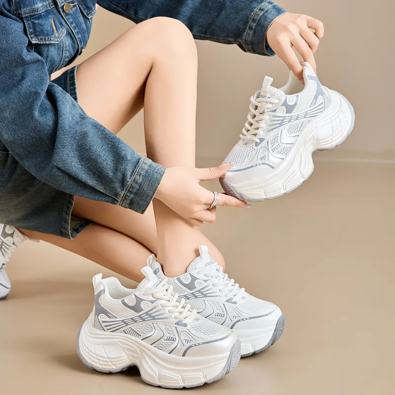 Dad's shoes for women 2026 new spring versatile fried street sponge cake thick soled casual sports shoes