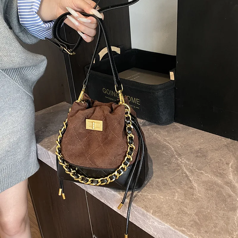 

2025 Early Autumn Chain Commuter Bag, Vintage Bucket Top Handle Purse, Women's Spacious Crossbody Day to Night Tote, Minimalist