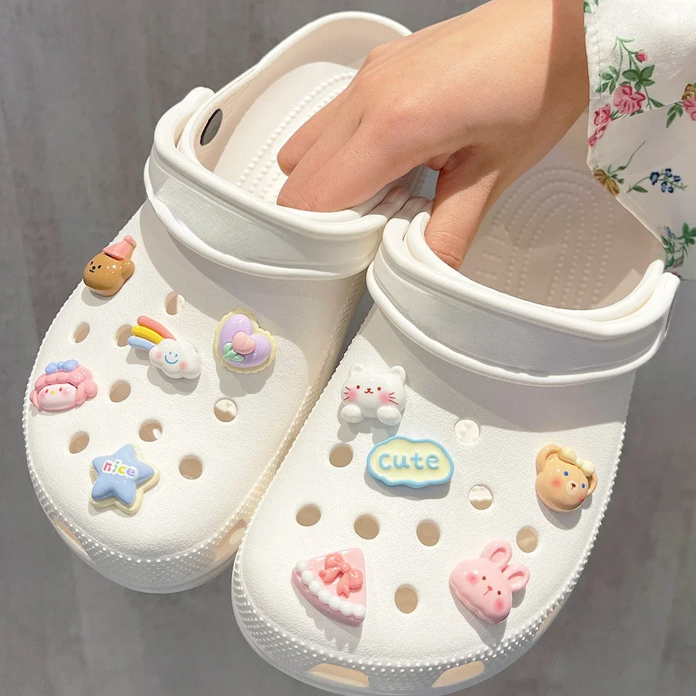 かわいいレインボーベアの靴の魅力,日曜大工のアクセサリー,バッグの下駄,サンダル,装飾,3Dスライド