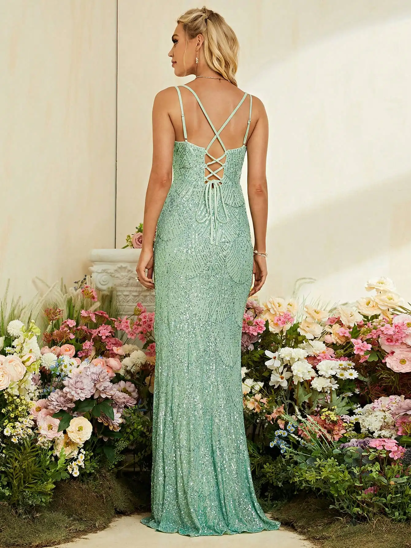 เดรสตาข่ายซีทรูคอวีแบบไร้สายทรงโค้งสูง Mgiacy