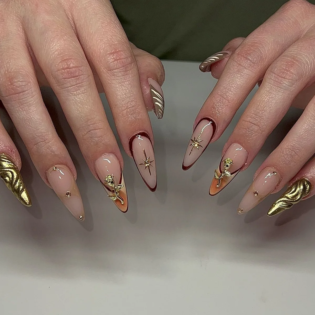 24Pcs Leopard Print French Almond Fake Nail with Golden Rose Stripe Stick on Mid-length Full Cover Detachable Acrylic False Nail view 6