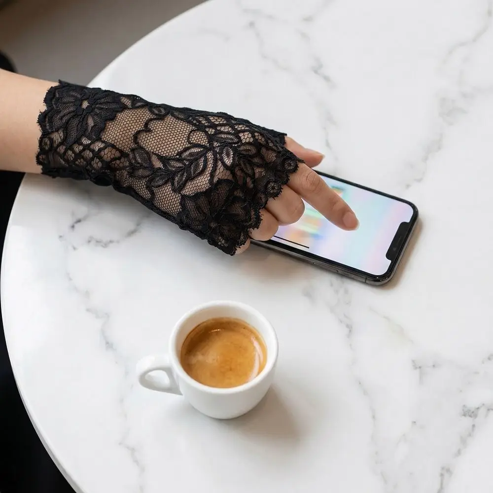 Flower Pattern Lace Sunscreen Gloves Thin Fabric Breathable Mesh Bridal Short Gloves Stretchable Exposed Finge Fingerless Gloves