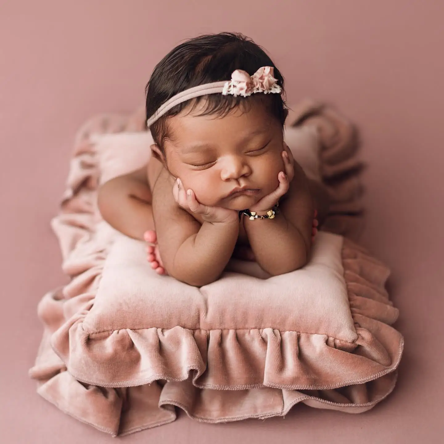 Newborn Photography Props Posing Pillow Photo Prop Cushion Soft Velvet Lace Pillow for Baby Girl Shoot Studio Mat Filled Beanbag
