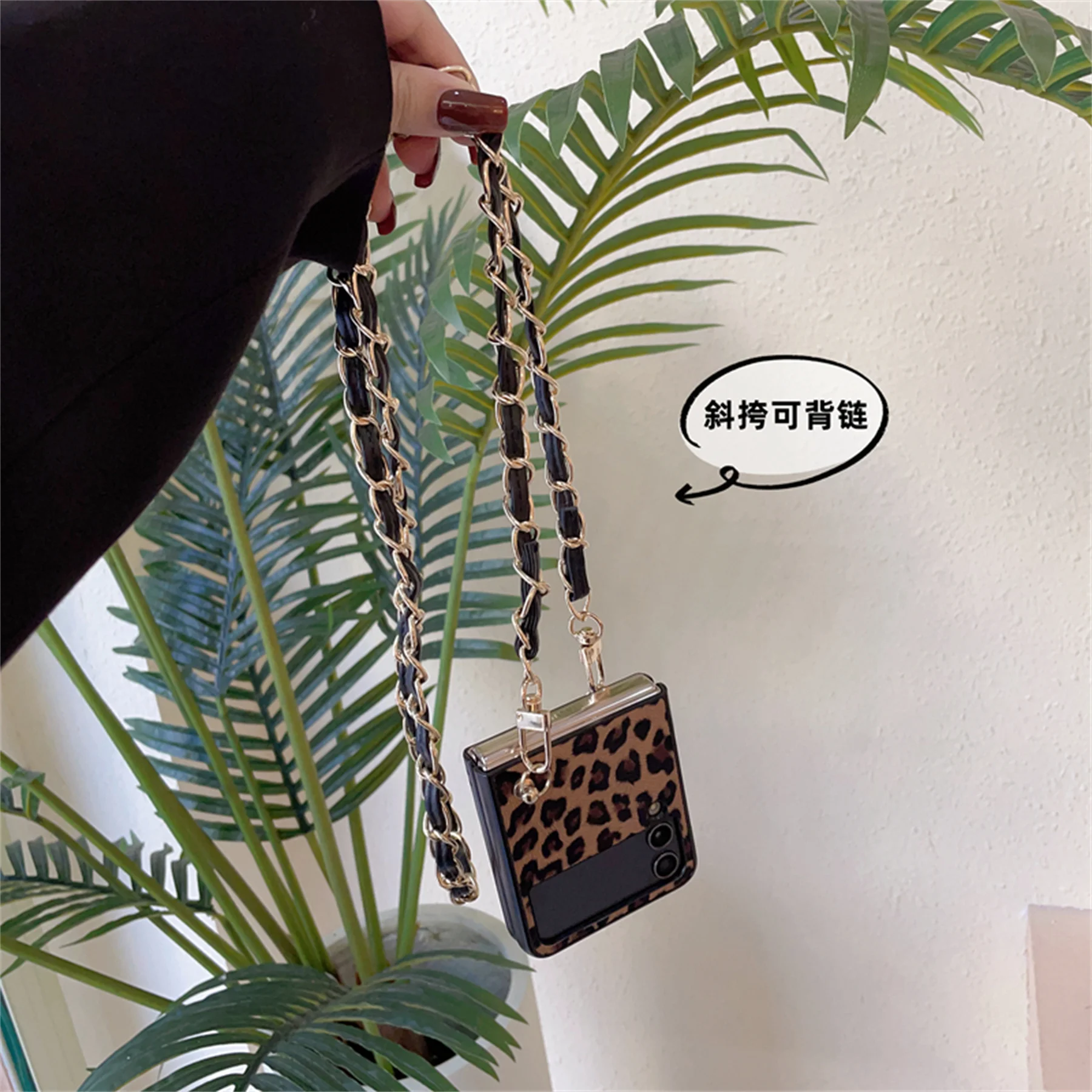 Japan Luxury Crossbody Lanyard Necklace Strap Phone Case for Samsung Galaxy ZFlip 5 6 ZFlip 4 3 Leopard Print Leather Cover Etui