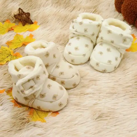 Cute cartoon comfortable boots, suitable for baby boys, soft and warm with wool boots, suitable for indoor walks, autumn