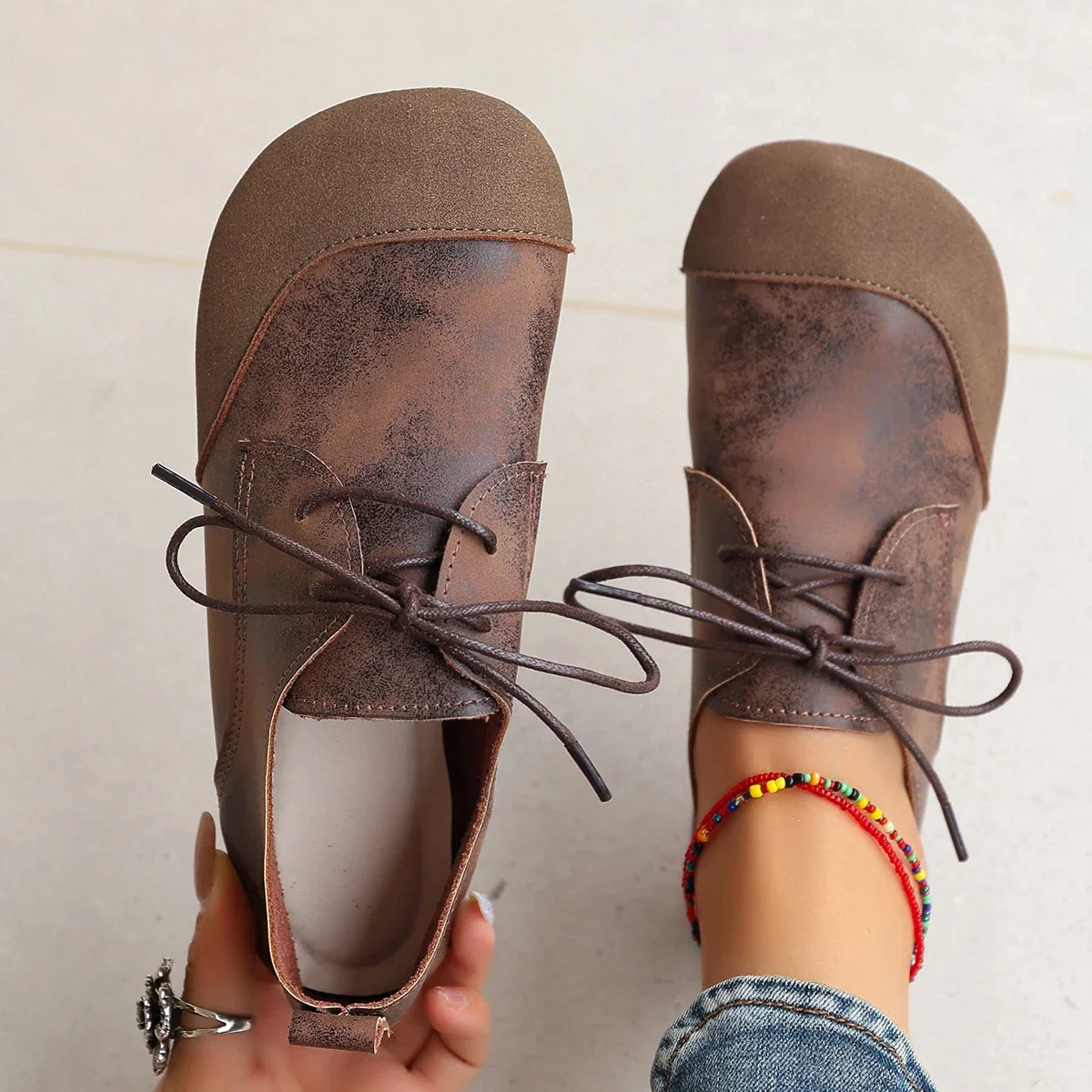 Modische neue Damen-Schuhe mit weicher Sohle, runder Spitze, Wildleder, Schnürschuhe, bequeme Loafer, Low-Top-Retro-Freizeitsneaker, Übergröße 43 – Detail 10