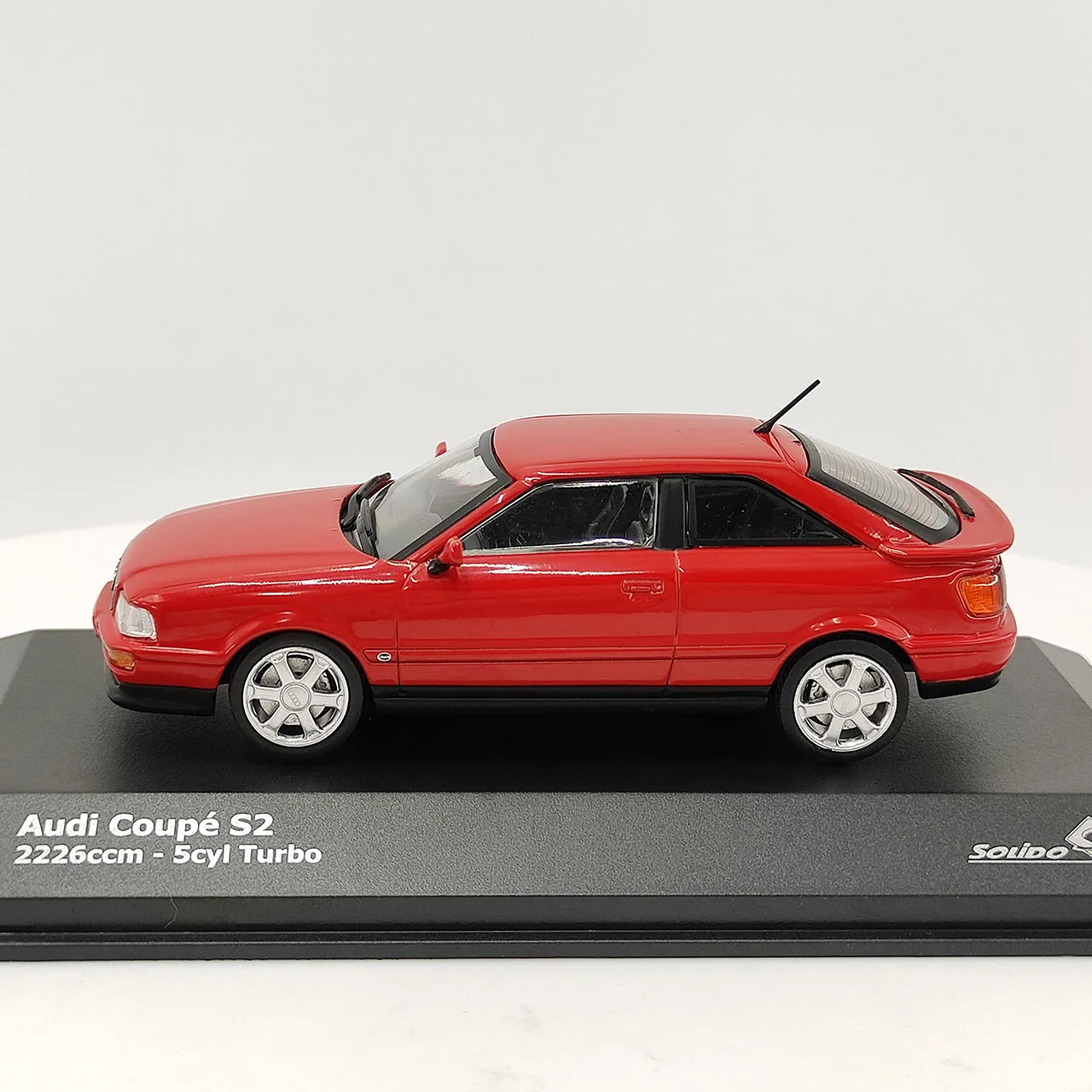 Modèle de voiture en alliage rouge Audi Coupe S2, échelle 1:43,