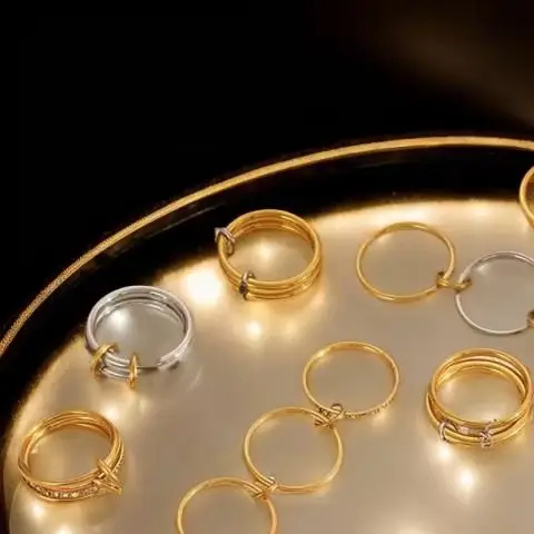 Модное уникальное женское кольцо из нержавеющей стали 2025 года — водонепроницаемое золотое, полый нерегулярный геометрический дизайн, очаровательные ювелирные изделия