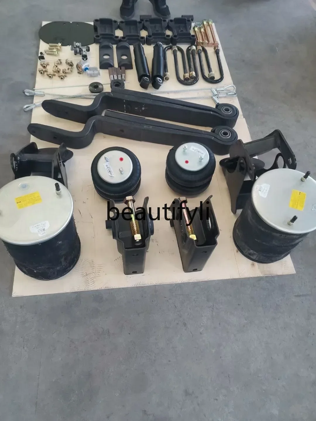 

lt6351 Trailer accessories A set of air suspension accessories does not include disc brake bridge assembly