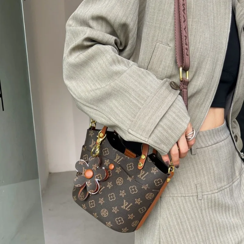 

Женская сумка Louis, новая европейская и американская модная сумка на плечо, большая вместительная корейская сумка-корзина для овощей премиум-класса