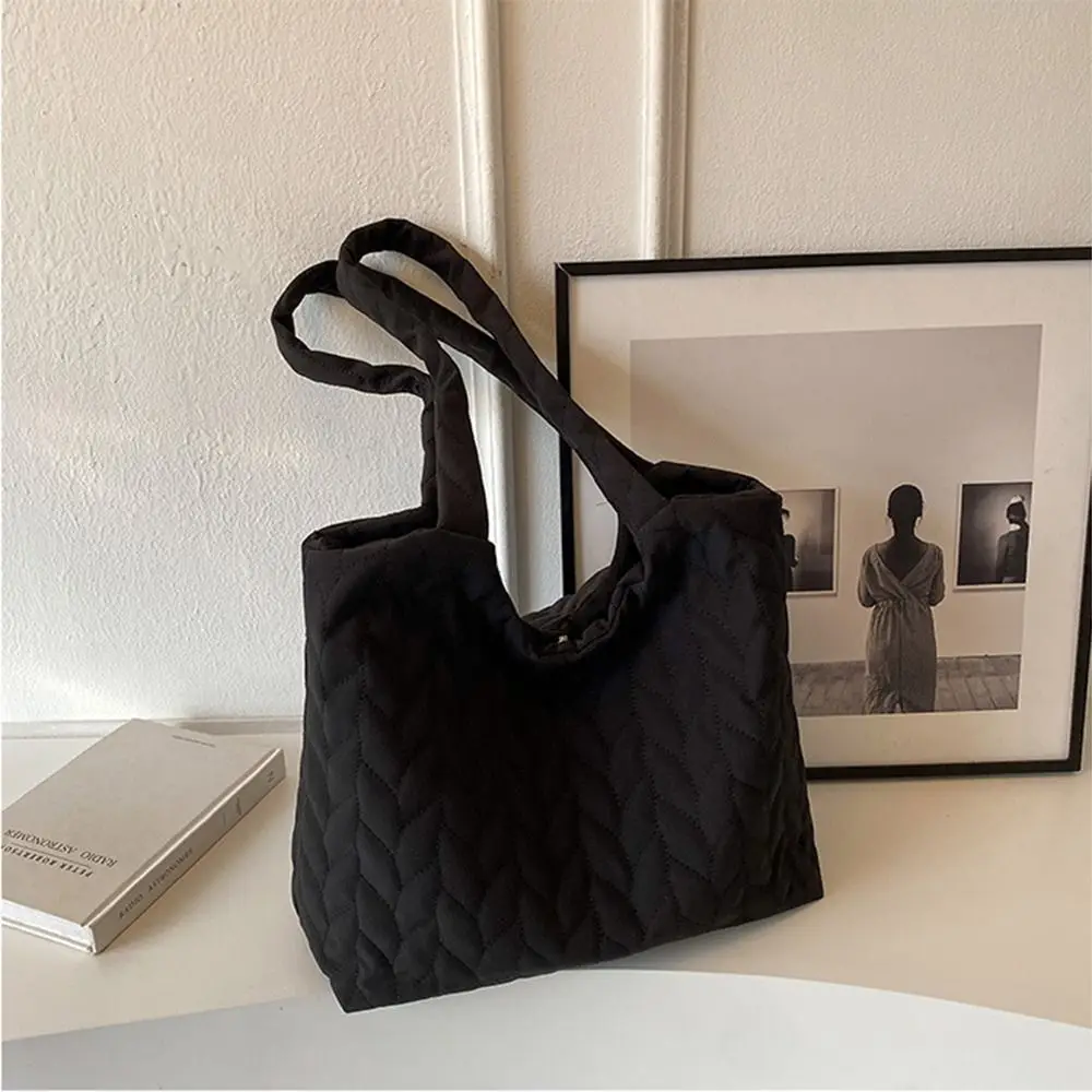 ソリッドカラーキルティングショルダーバッグ刺繍糸ソフトコットンパッド入りトラベルショッパートート磁気バックル快適なハンドル