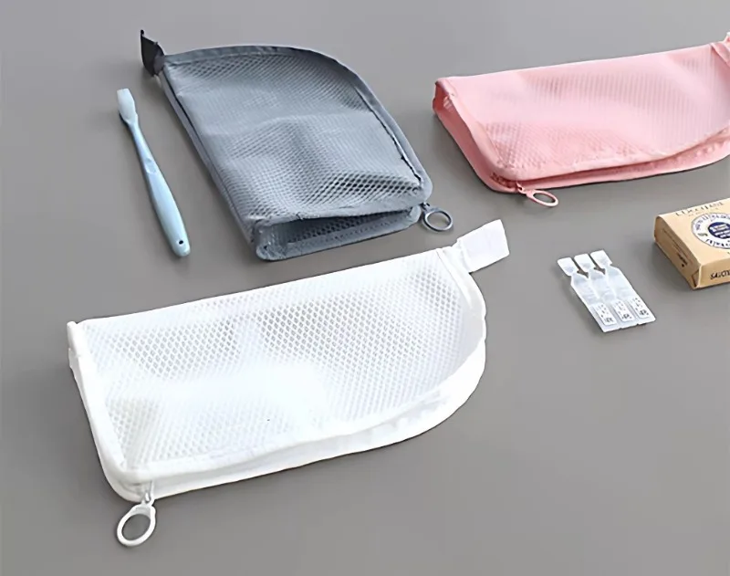 Tragbare, aufrechte Kosmetiktasche aus Netzstoff mit mehreren Fächern, wasserdicht, ideal als Reise-Kosmetik-Organizer für Damen, mit 3 zusätzlichen Beuteln für das Badezimmer. – Detail 18