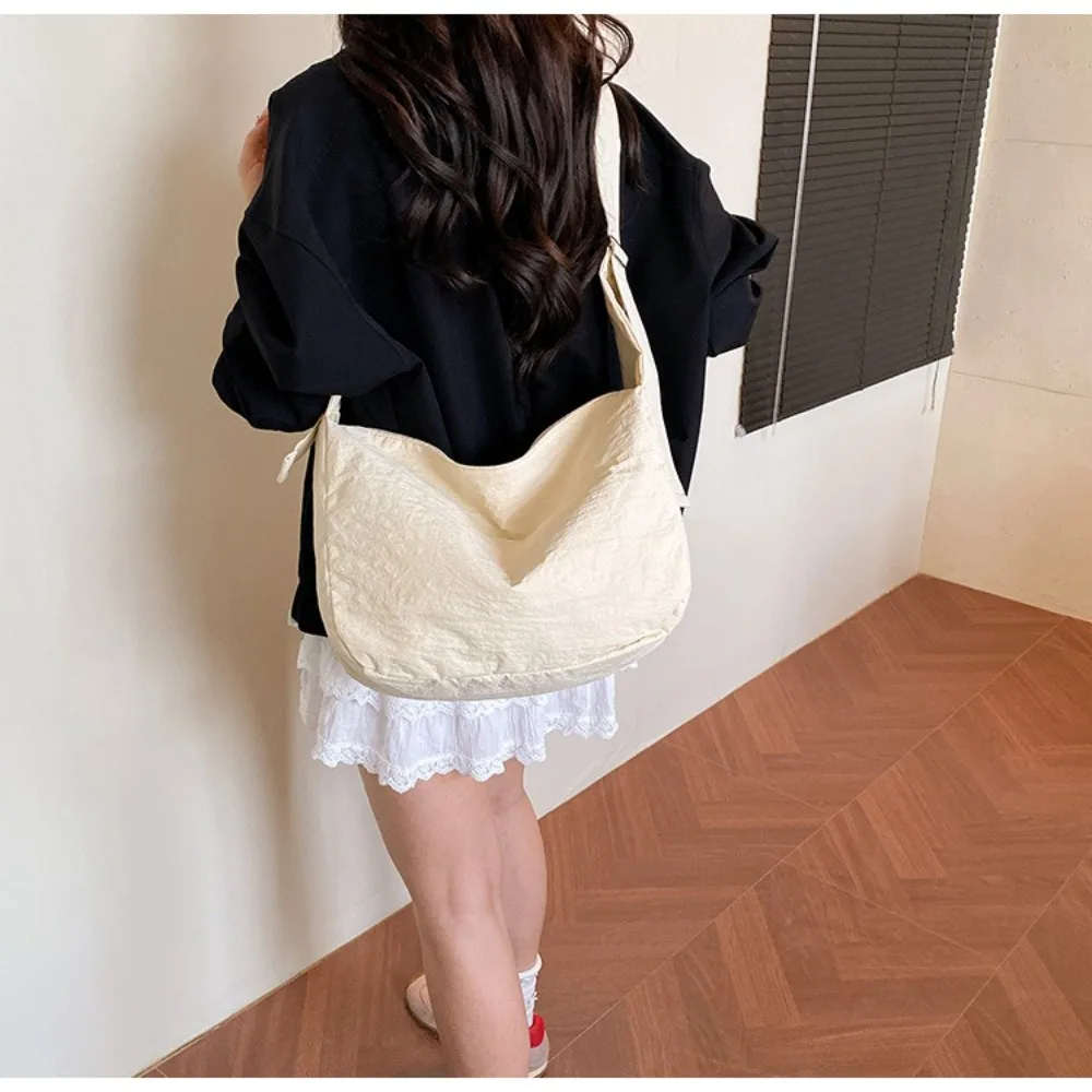 

Casual Korean Women's Dumpling Bag Large Capacity Soft Design Commuting Bag Solid Color Lightweight Crossbody Bag Handbag