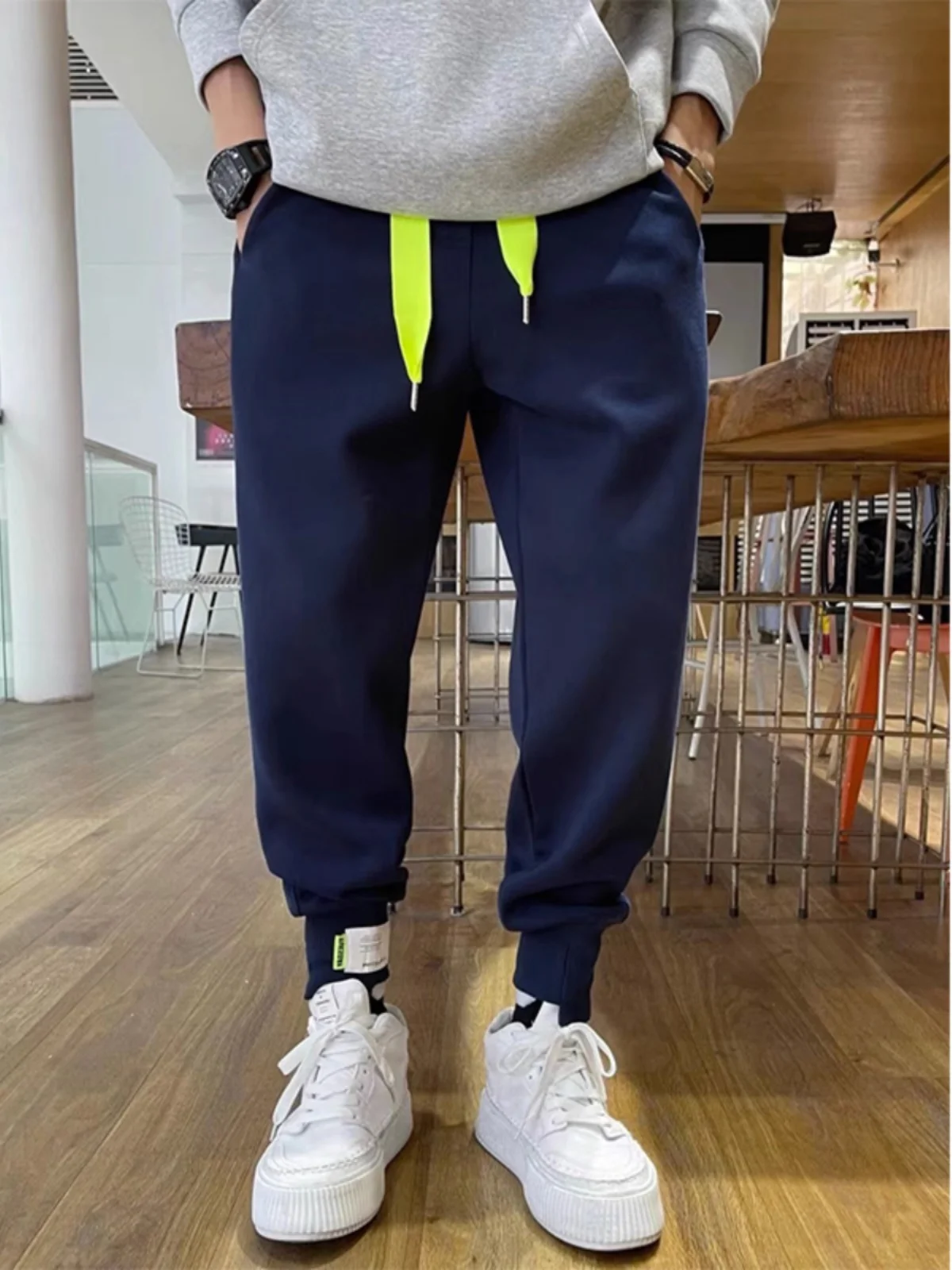 

Новые весенне-осенние мужские повседневные спортивные брюки, модные однотонные, универсальные, подходят к любым видам толстовок