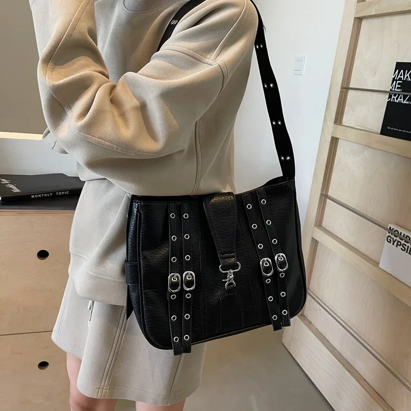 

Large capacity crossbody shoulder bag 2025 new soft leather trend women's bag punk style rivet motorcycle street commuting