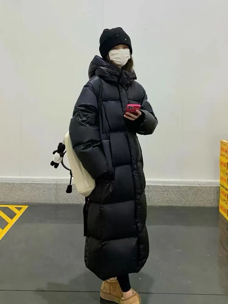 

Пуховик женский с V-образным вырезом, угловатым воротником, заостренным отверстием, наклонным краем, диагональным дизайном, узором «шеврон» и сходящимся краем