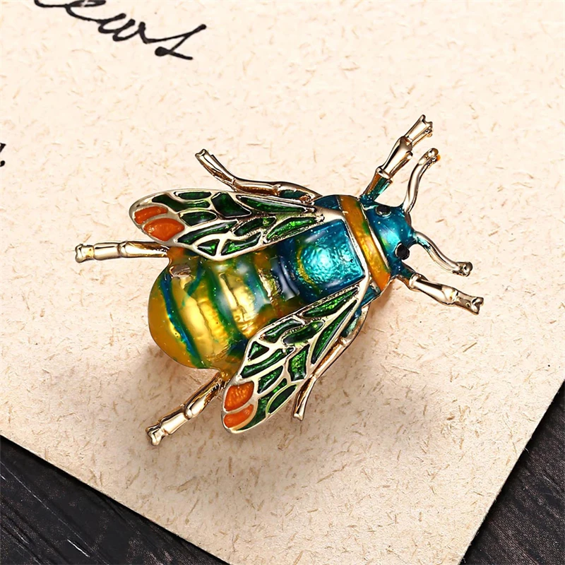 Cute Enamel Bee Brooch Lifelike Insect Honeybee Bumblebee Shape Alloy Brooches for Women Clothing Decoration Fashion Accessories