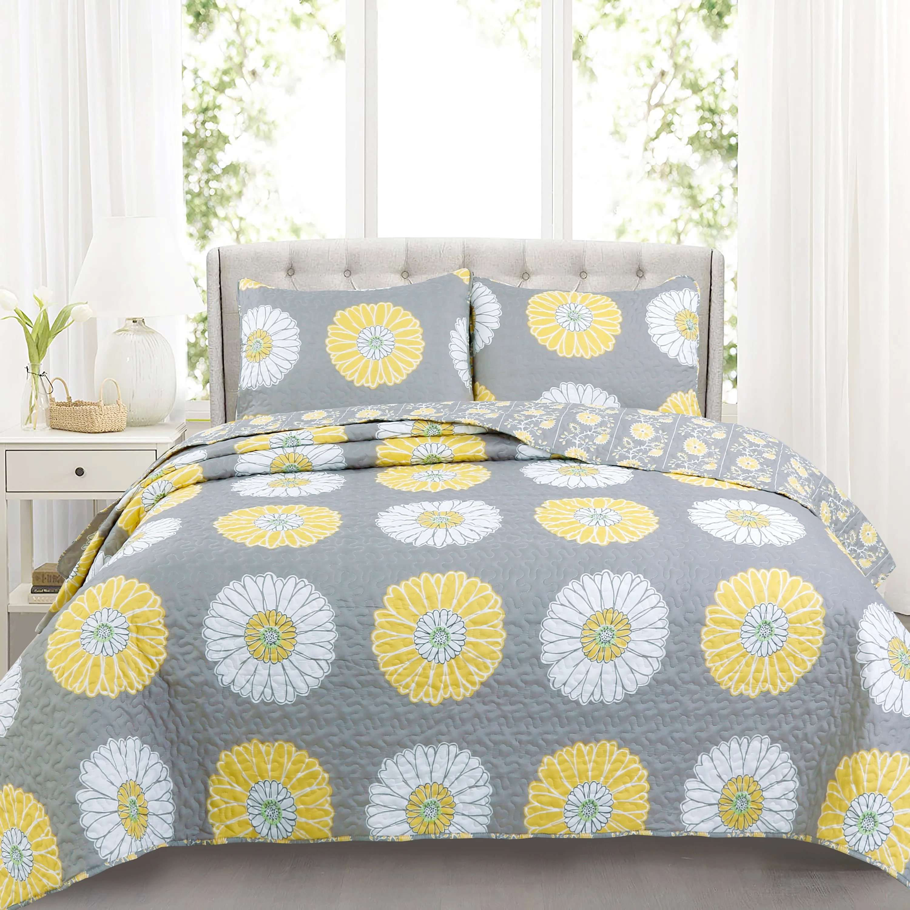 

Floral Yellow & Grey Reversible Quilt Set – Lightweight All-Season Bedspread Coverlet for Cozy Bedroom Styling