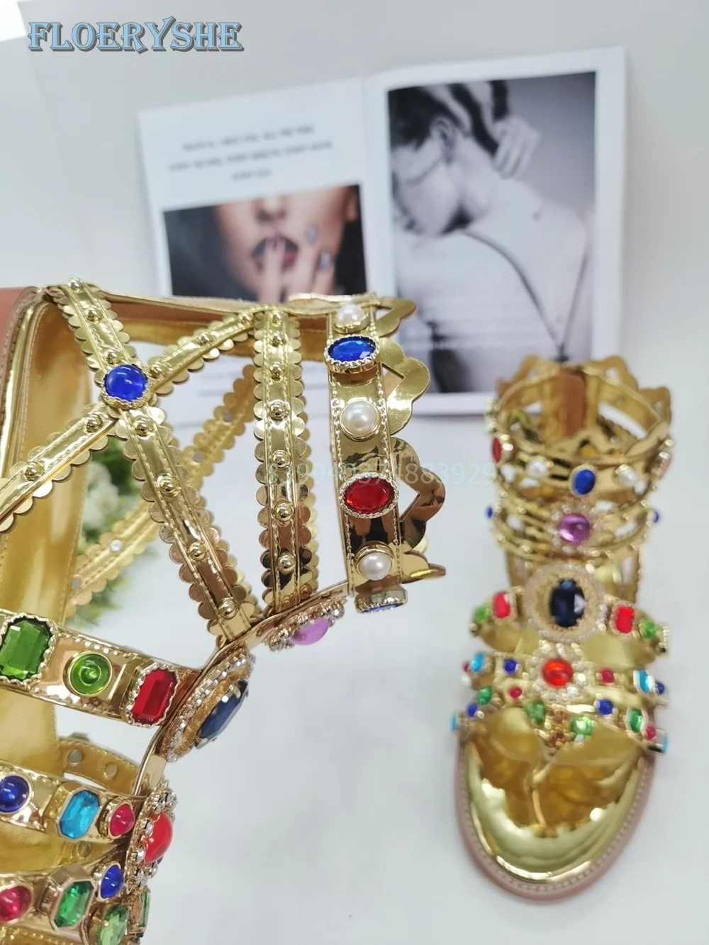 Sandali di lusso con strass Hollow Split Toe donna estati stivali Zip Gold Cat Walk 2024 New Arrivla nicchia Round Toe Flats Fashion