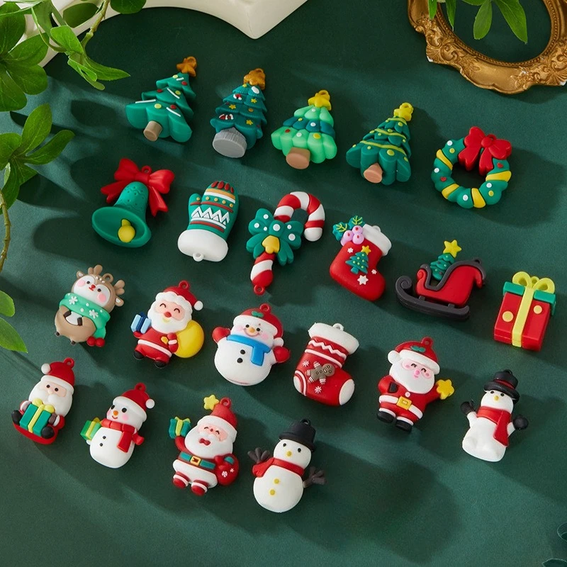 

50pcs Mixed Style Cartoon Christmas Tree DIY Pendant Doll Keychain Man Elk Snowman Christmas Small Multi-functional Pvc Decor