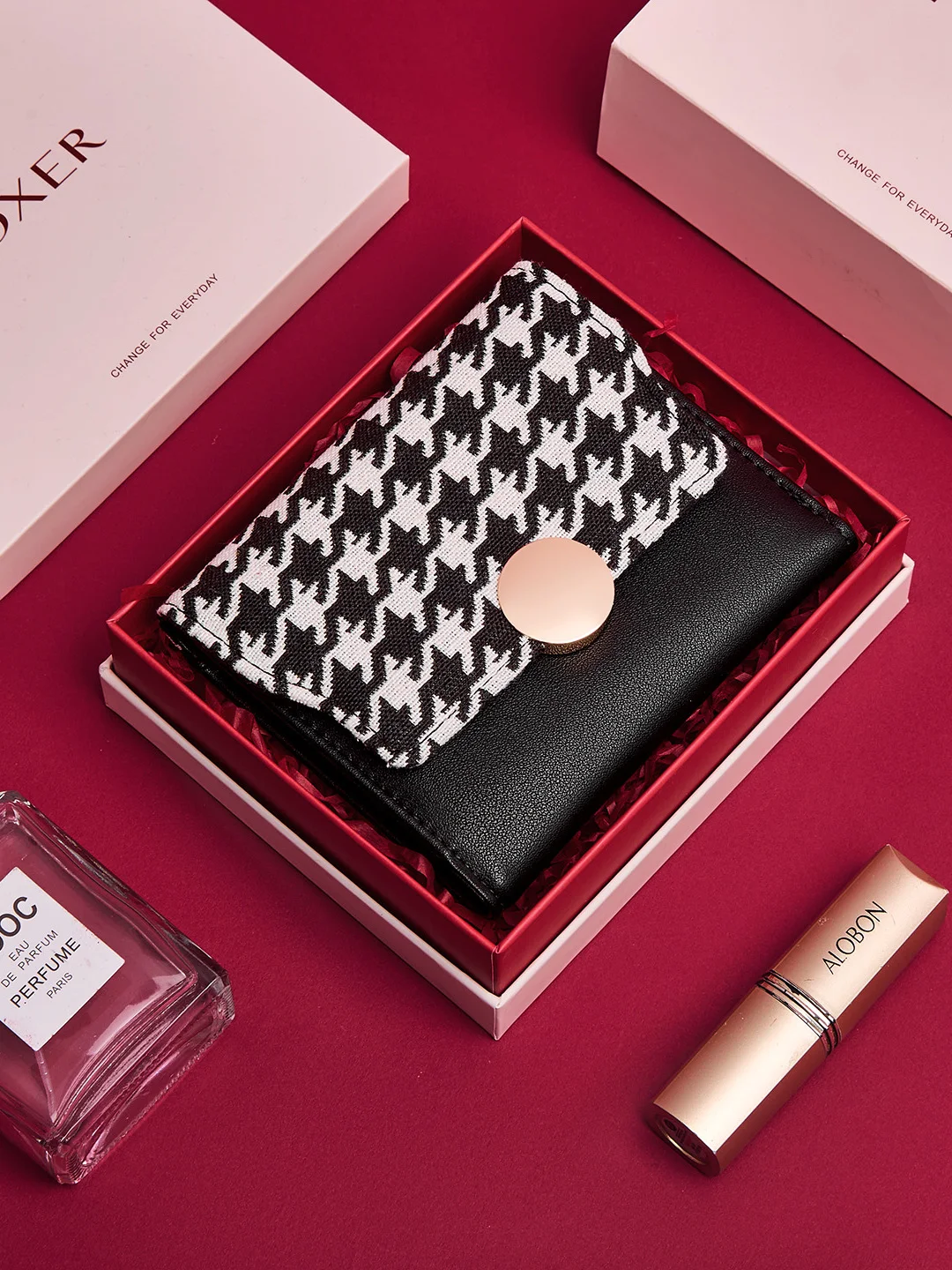 gold-short-women's-wallet-card-holder-multi-slot-functional-leather-clutch-2026-new-style-geometric-pattern