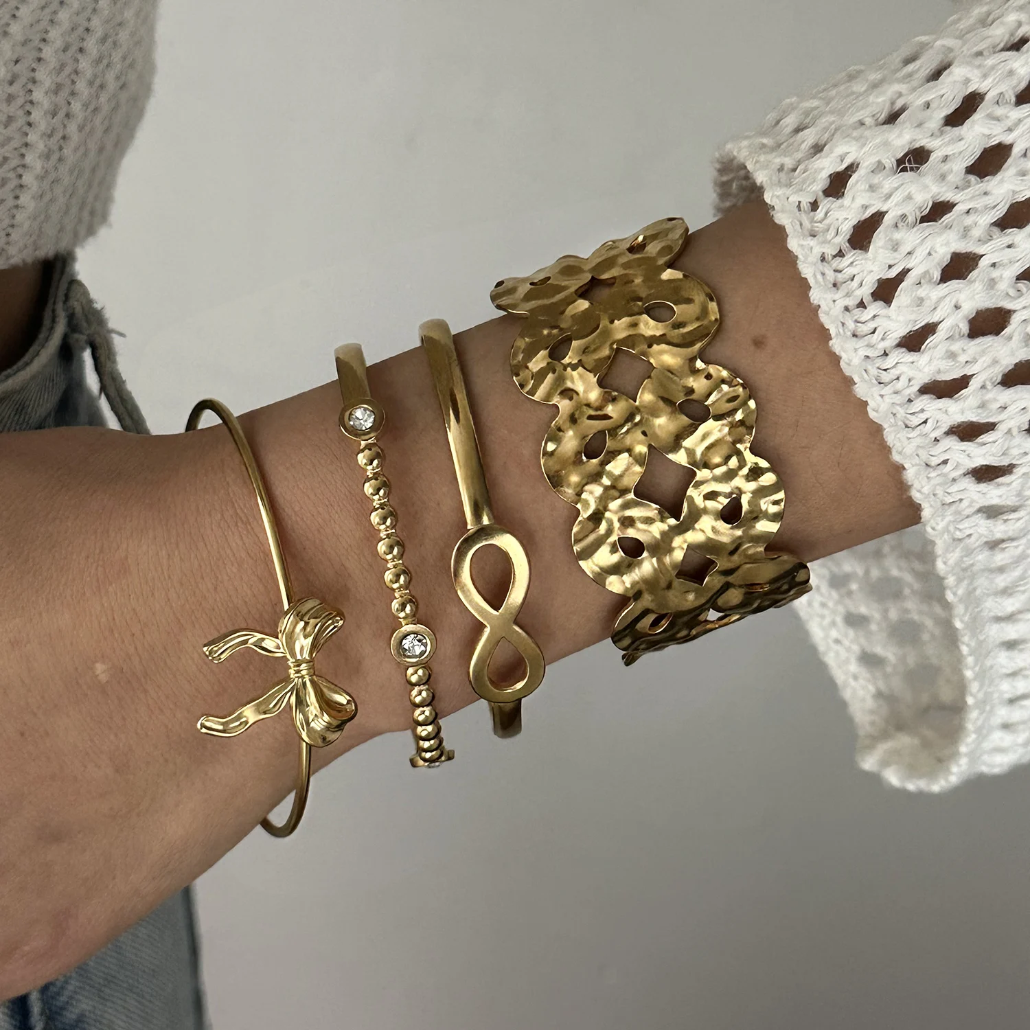 Vintage Korallenfarbene Edelstahl-Armreifen für Frauen, Seestern-Muschel-Fisch-Motiv, breiter Manschettenarmreif, Bohemian-Sommer-Handgelenkschmuck – Detail 5