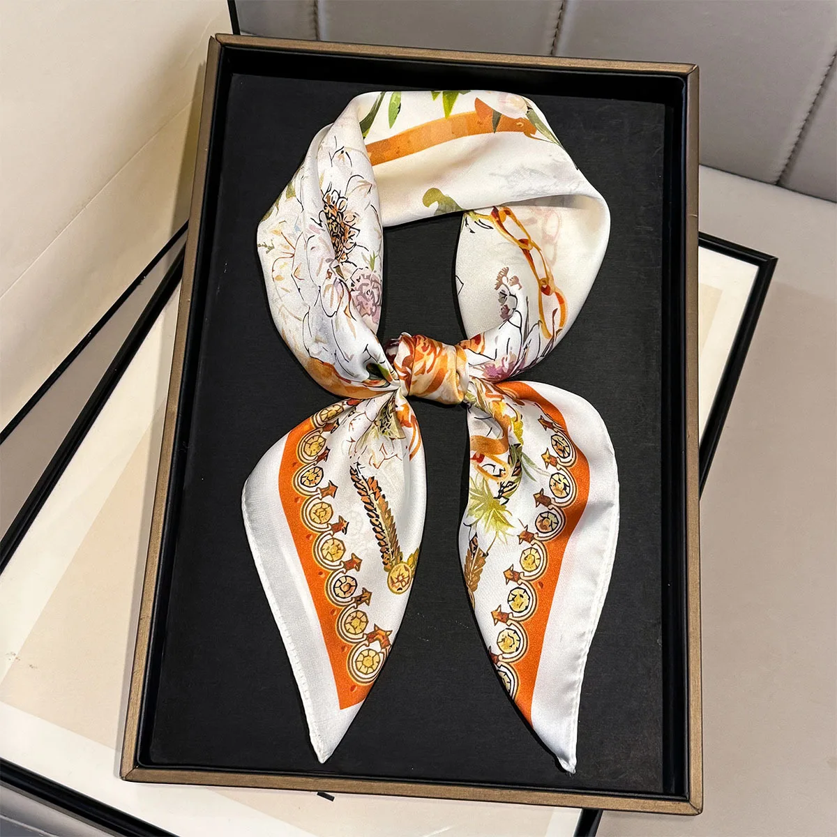 2026 Luxuriöses Design Seiden-Quadrat-Tuch für Damen, weiche Satin-Halstücher, modisches Deko-Kerchief, Kopftuch, Hijab, Foulard, Bandana