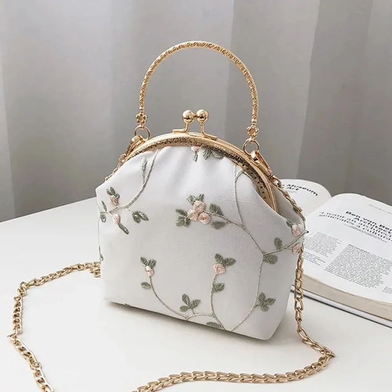 Vintage Embroidery Lace Flowers Shell Lock Purses for Women Wedding Bag Small Chain Women Shoulder Crossbody Bag Fringe Bags