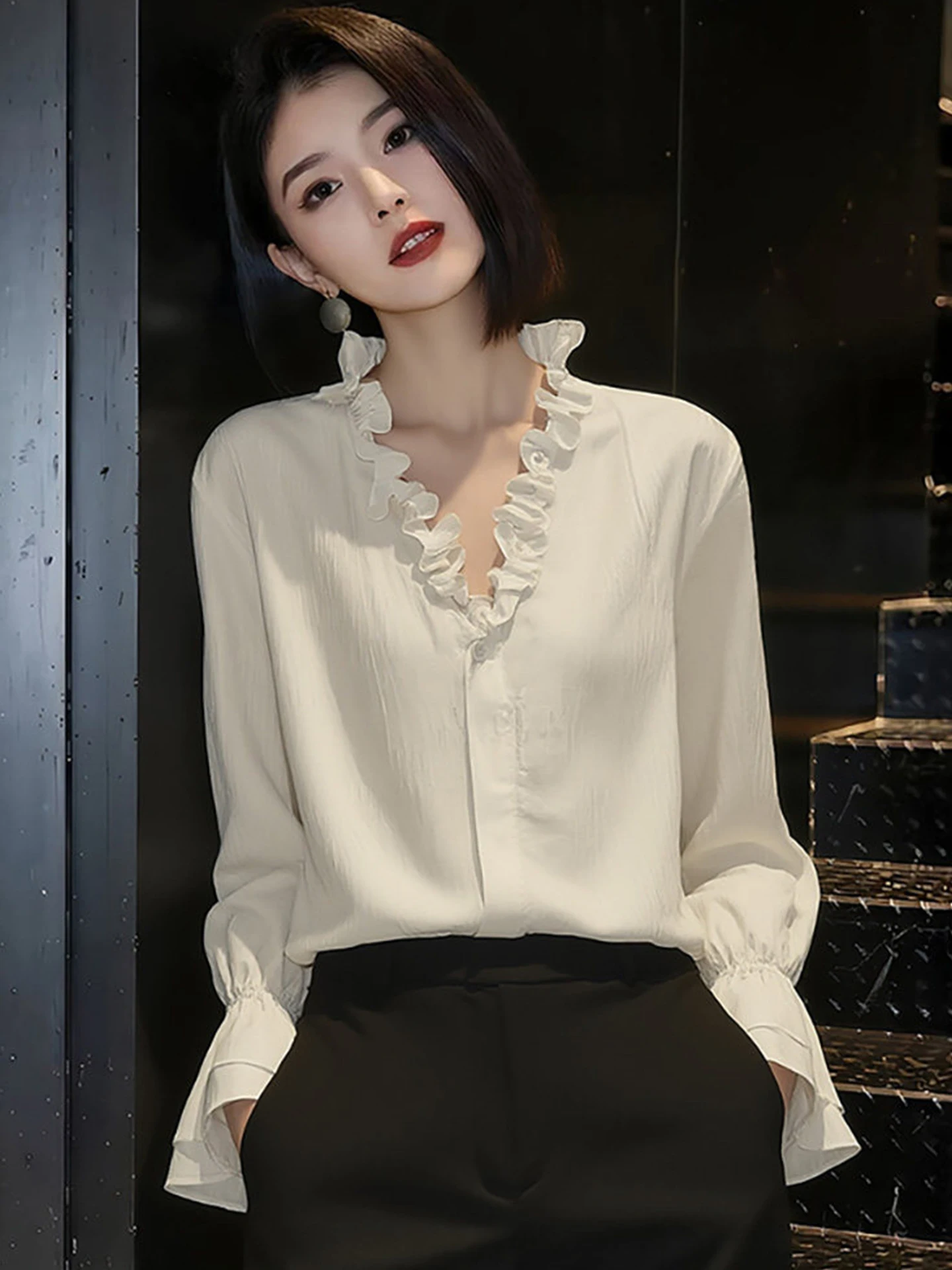 

Elegant V-Neck Shirt Spring Fashionable Comfortable Long Sleeve Bell Design Commute Style Women's Premium Loose Fit Blouse