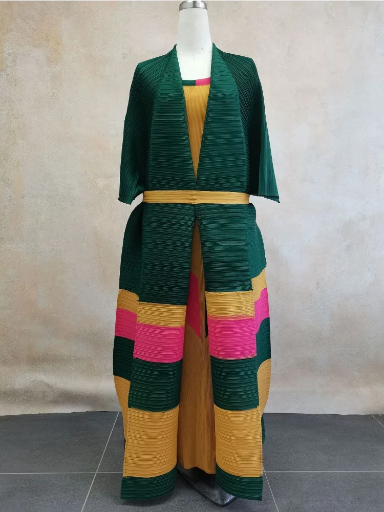 

2025 New Plus Size Women's Fashion Tight Pleated Color Blocked Camisole Skirt Two-piece Set Loose Long Robe Cardigan Dress Set