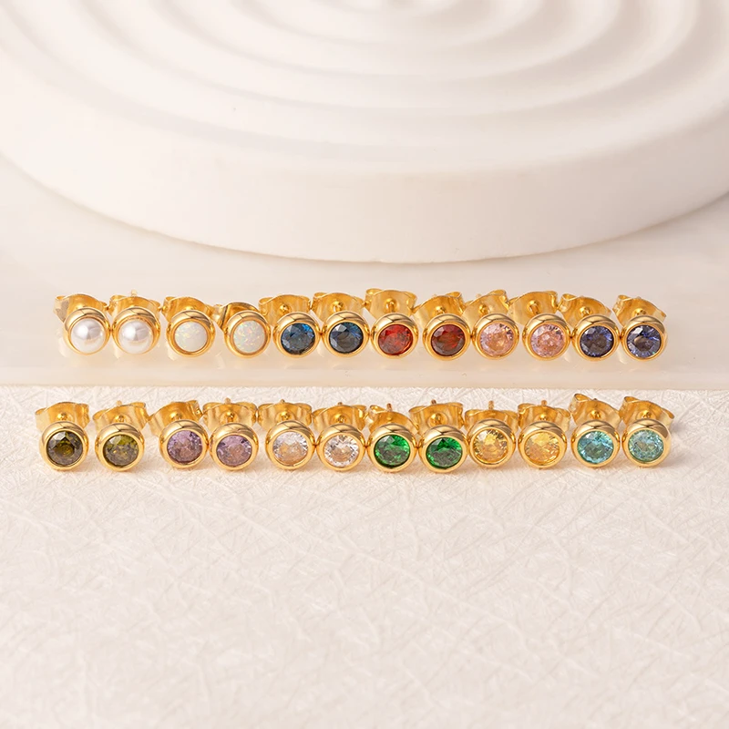 Klassische Edelstahl-Ohrstecker mit Zirkonia, runde Ohrstecker für Damen, Geburtsstein, goldfarben, kleine Huggie-Ohrringe, Alltagsschmuck für Frauen – Detail 3