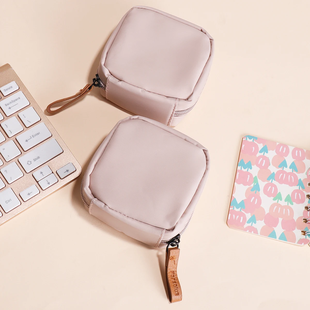 

Delicate Jewelry and Makeup Bag, Portable Storage Box for Earrings and Lipstick, Multifunctional Travel Organizer for Girls