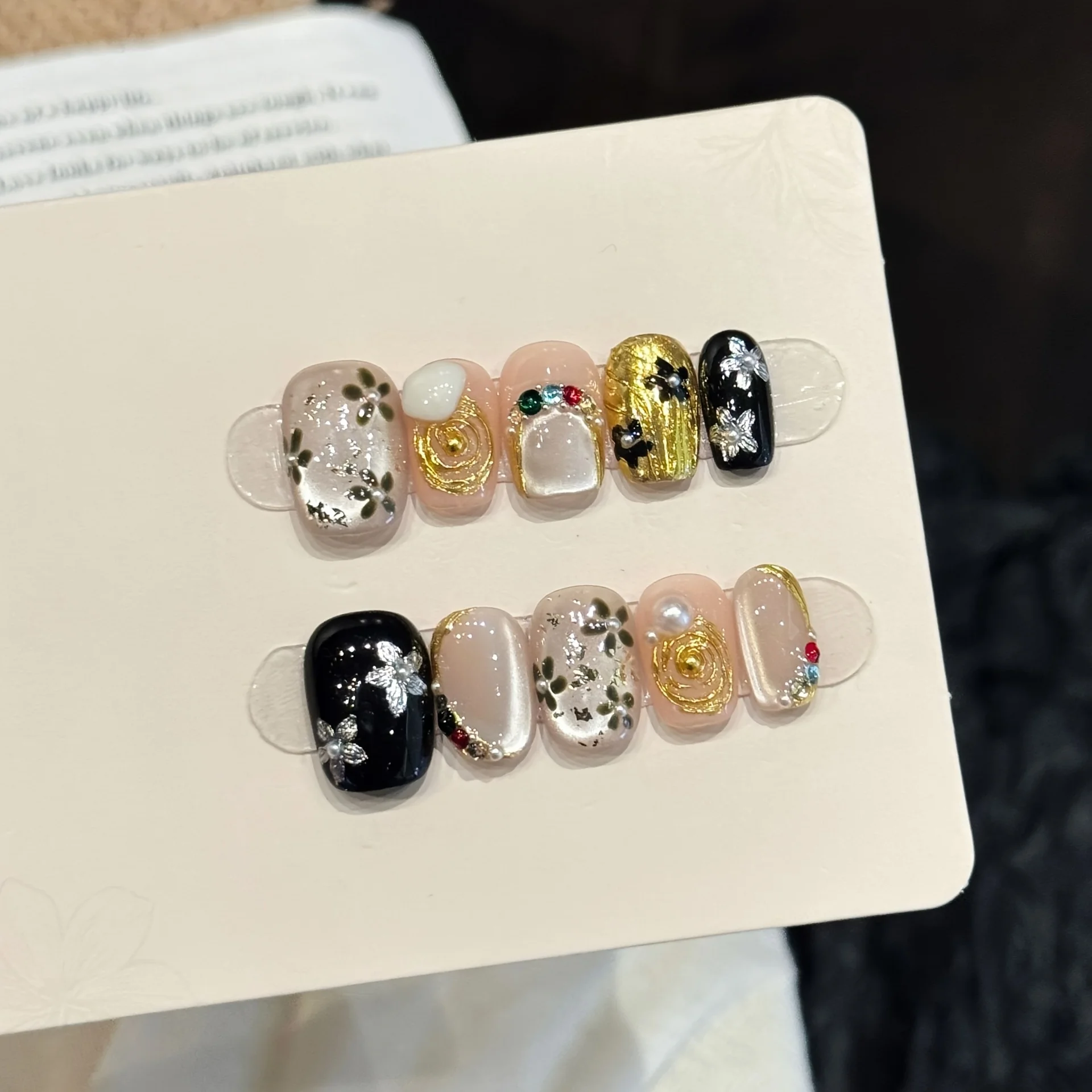 10 個の手作りメタリックパールプレスオンネイルバロック風フラワーネイルチップ女性&女の子用取り外し可能着用可能な付け爪