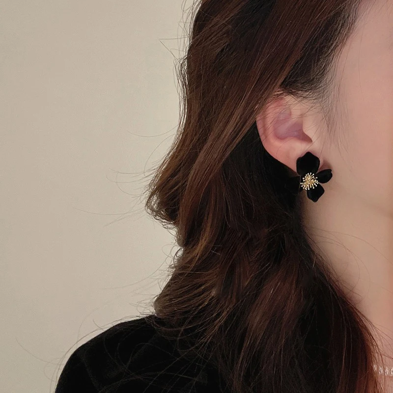 Black Velvet Flower Earrings Flocking Earrings Temperament Senior Atmosphere Earrings Female Jewelry