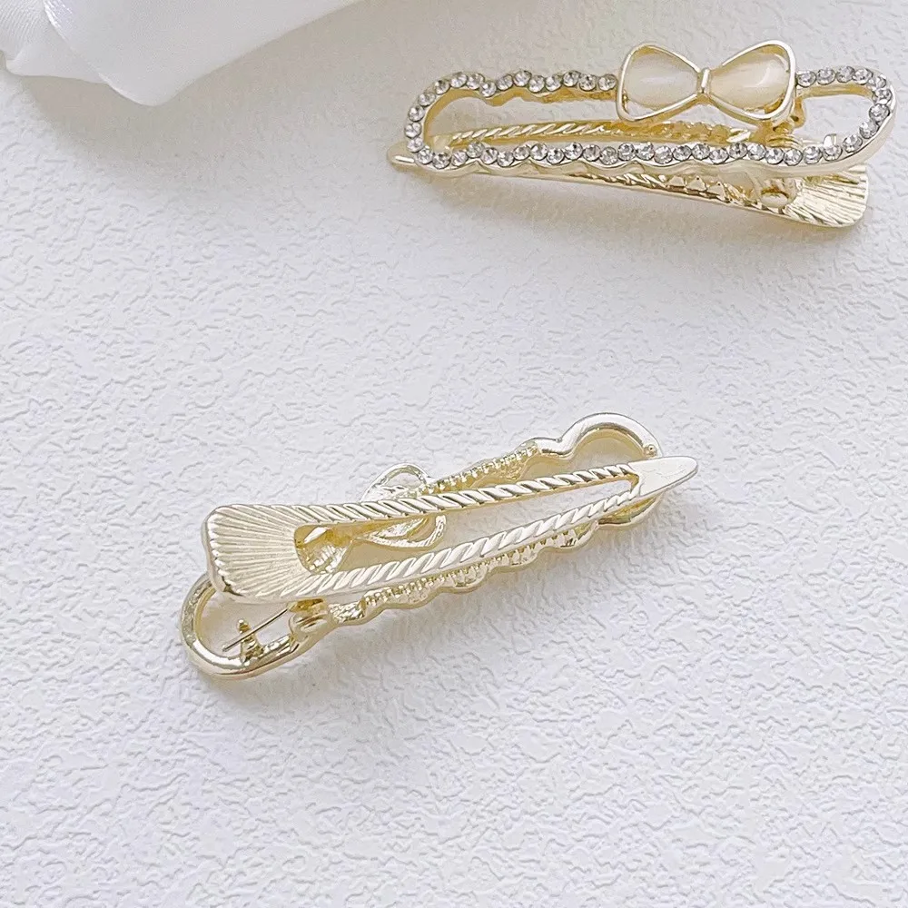 2025 مشابك جديدة على شكل فيونكة منقار البط دبوس شعر من حجر الراين غير قابل للانزلاق للنساء والفتيات موضة الصيف