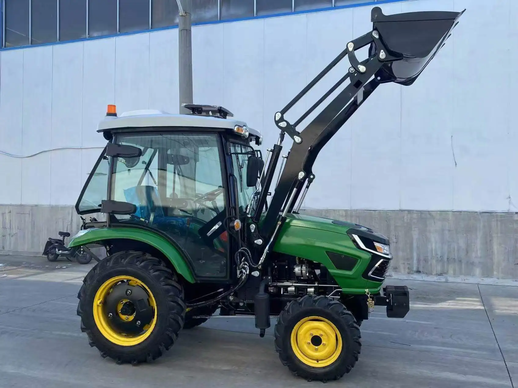 Conquer Any Terrain Factory 4Wd 4X4 50Hp 60Hp 70Hp 80Hp 90Hp 100Hp Agriculture Mini Farm Tractor For Sale